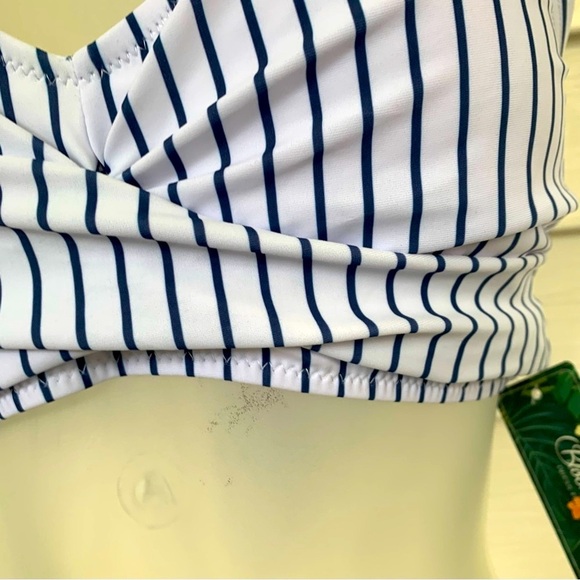 Women’s NWT size M Chic Striped Bikini Top white and Navy Blue - Picture 4 of 4